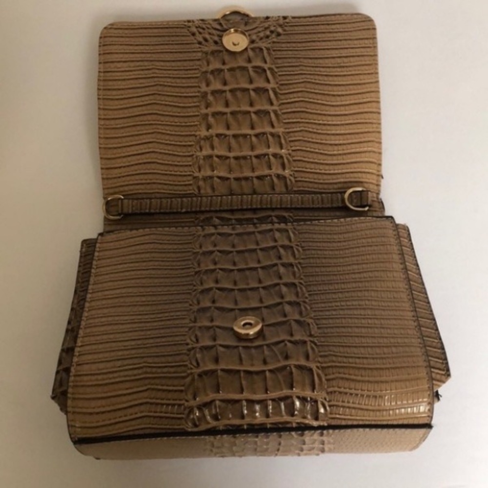 Elegant Tan Crocodile-Embossed Women's Bag